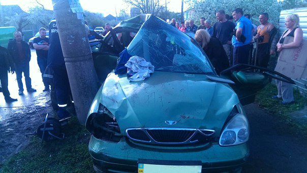 В Первомайске автомобиль Daewoo Nubira влетел в столб (фото) (фото) - фото 1 В Первомайске автомобиль Daewoo Nubira влетел в столб (фото) (фото) - фото 1