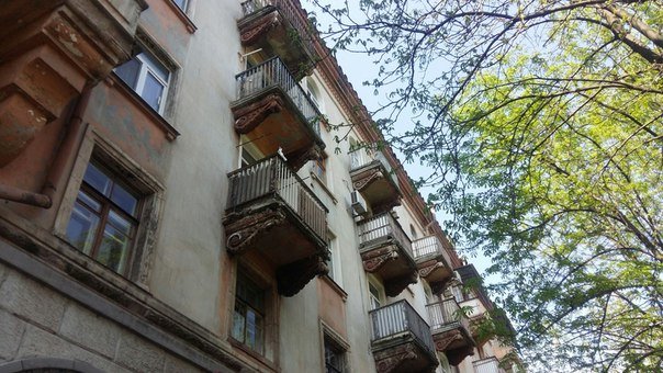 Днепропетровцам на заметку: куда жаловаться, если на вас упал кусок балкона (ФОТО) (фото) - фото 1 Днепропетровцам на заметку: куда жаловаться, если на вас упал кусок балкона (ФОТО) (фото) - фото 1