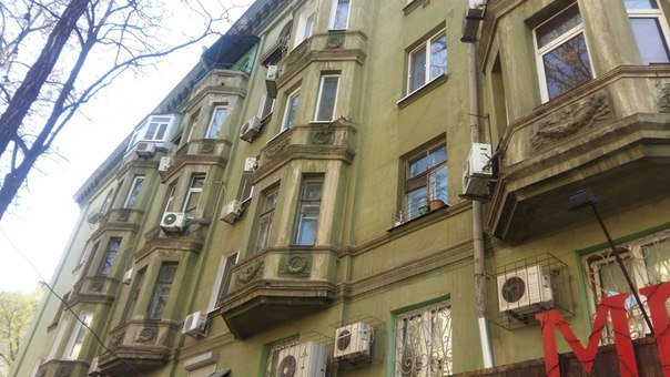 Днепропетровцам на заметку: куда жаловаться, если на вас упал кусок балкона (ФОТО) (фото) - фото 1 Днепропетровцам на заметку: куда жаловаться, если на вас упал кусок балкона (ФОТО) (фото) - фото 1