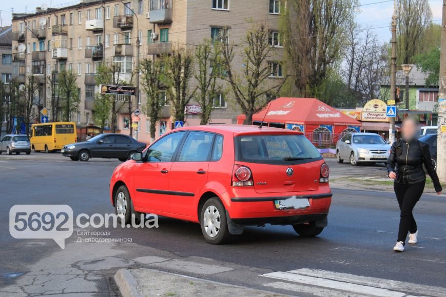 В Днепродзержинске произошло ДТП на площади Освободителей (фото) - фото 2 В Днепродзержинске произошло ДТП на площади Освободителей (фото) - фото 2