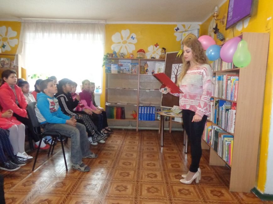 «…В единстве и созвучье тонком ты отвечаешь за ребенка» - школьникам Красноармейска рассказали об их правах и обязанностях (фото) - фото 4 «…В единстве и созвучье тонком ты отвечаешь за ребенка» - школьникам Красноармейска рассказали об их правах и обязанностях (фото) - фото 4