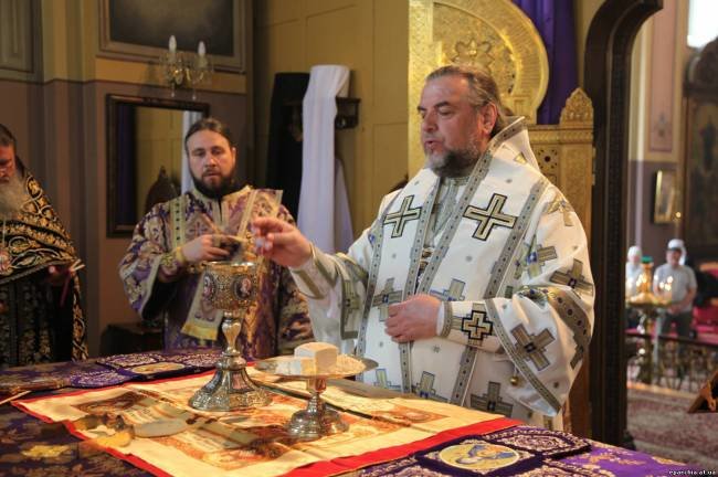 В Иерусалиме архиерей Днепродзержинской епархии в Троицком соборе Русской Духовной Миссии помолился за Украину (фото) - фото 2 В Иерусалиме архиерей Днепродзержинской епархии в Троицком соборе Русской Духовной Миссии помолился за Украину (фото) - фото 2