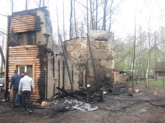 Двоє тернополян згоріли під час пожежі у будинку на Київщині (фото) (фото) - фото 1 Двоє тернополян згоріли під час пожежі у будинку на Київщині (фото) (фото) - фото 1