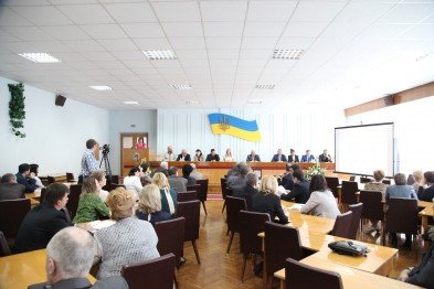 В Кривом Роге: перенесли суд над сельским головой, выделили..., фото-3 В Кривом Роге: перенесли суд над сельским головой, выделили 10 миллионов на проекты общественников, нардепы подали декларации, фото-3