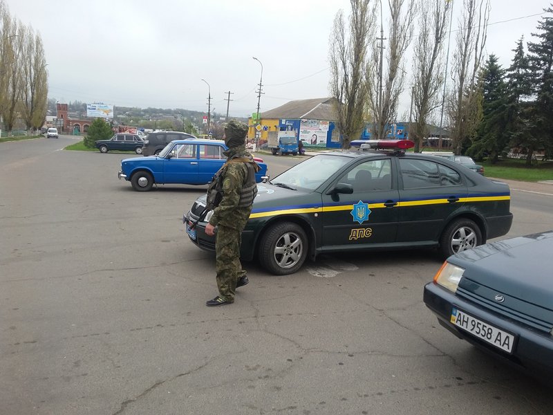 Улицы Мангуша каждый день будет патрулировать три полицейских на современных автомобилях (фото) - фото 1 Улицы Мангуша каждый день будет патрулировать три полицейских на современных автомобилях (фото) - фото 1