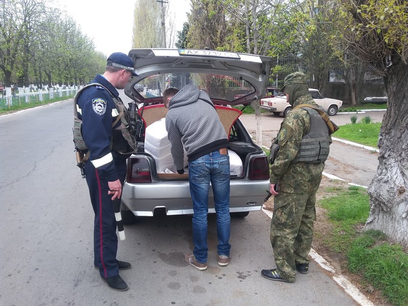 Улицы Мангуша каждый день будет патрулировать три полицейских на современных автомобилях (фото) - фото 1 Улицы Мангуша каждый день будет патрулировать три полицейских на современных автомобилях (фото) - фото 1