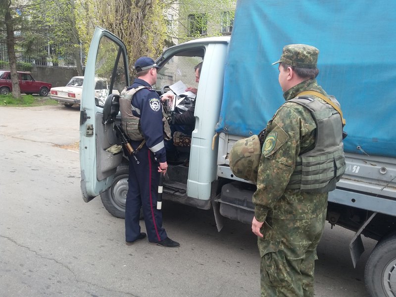 Улицы Мангуша каждый день будет патрулировать три полицейских на современных автомобилях (фото) - фото 1 Улицы Мангуша каждый день будет патрулировать три полицейских на современных автомобилях (фото) - фото 1