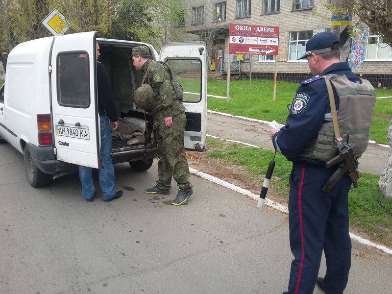 Улицы Мангуша каждый день будет патрулировать три полицейских на современных автомобилях (фото) - фото 1 Улицы Мангуша каждый день будет патрулировать три полицейских на современных автомобилях (фото) - фото 1