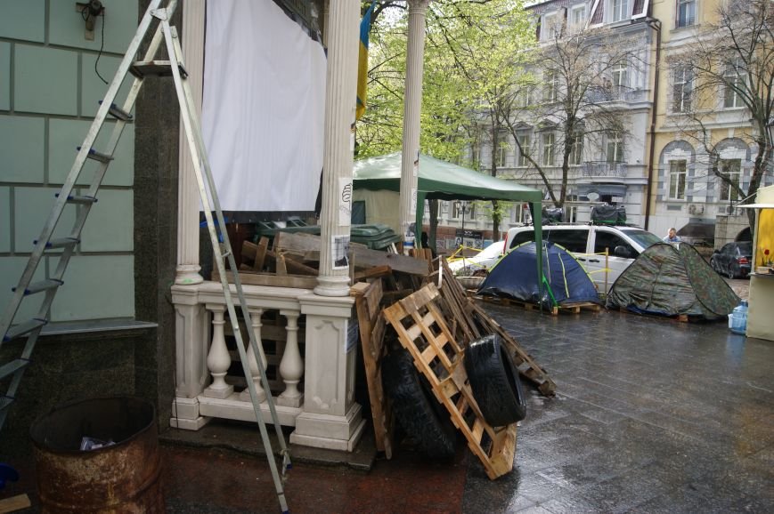Одесские майданы мокнут под дождем, но не сдаются (ФОТО) (фото) - фото 1