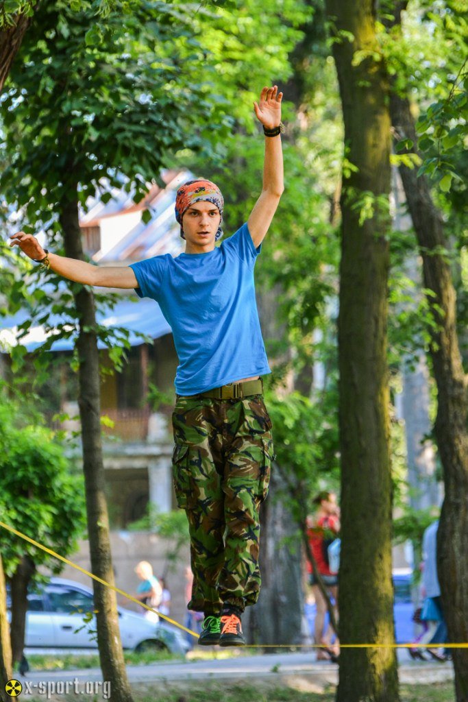 Искусство самоконтроля: Одесситы в парках по канатам прыгают (ФОТО) (фото) - фото 1