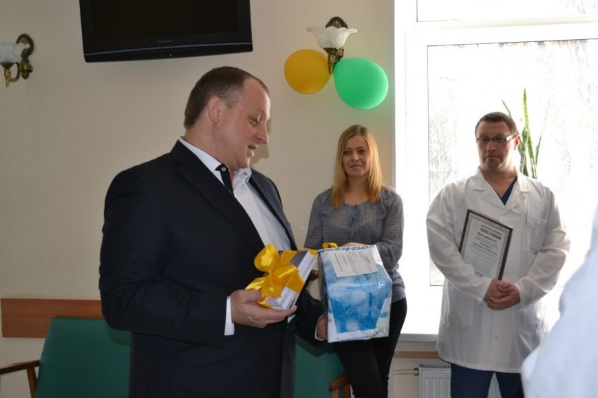 Врачей из Пушкинского роддома поблагодарили за их важную и высокую миссию (фото) - фото 1 Врачей из Пушкинского роддома поблагодарили за их важную и высокую миссию (фото) - фото 1