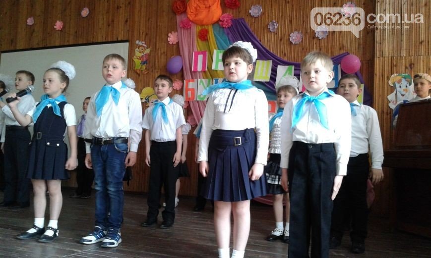 Как авдеевские первоклашки с букварем прощались. Фотоотчет (фото) - фото 1 Как авдеевские первоклашки с букварем прощались. Фотоотчет (фото) - фото 1