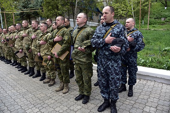 В Мариуполе бойцы из Ивано-Франковска за месяц задержали 172 нарушителя (фото) - фото 1 В Мариуполе бойцы из Ивано-Франковска за месяц задержали 172 нарушителя (фото) - фото 1