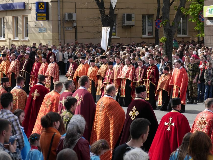 Розпочалася Хресна хода: у Тернополі тисячі вірян йдуть центральними вулицями міста (ФОТОРЕПОРТАЖ) (фото) - фото 2 Розпочалася Хресна хода: у Тернополі тисячі вірян йдуть центральними вулицями міста (ФОТОРЕПОРТАЖ) (фото) - фото 2