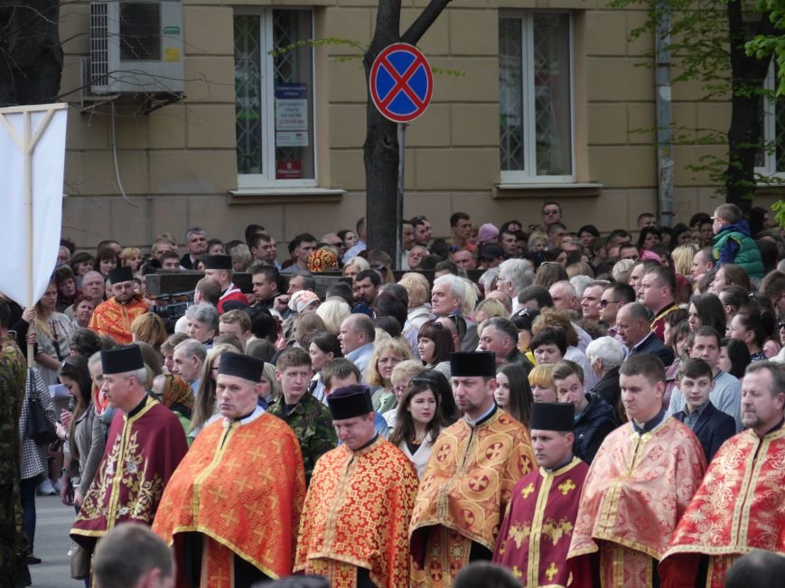 Розпочалася Хресна хода: у Тернополі тисячі вірян йдуть центральними вулицями міста (ФОТОРЕПОРТАЖ) (фото) - фото 2 Розпочалася Хресна хода: у Тернополі тисячі вірян йдуть центральними вулицями міста (ФОТОРЕПОРТАЖ) (фото) - фото 2