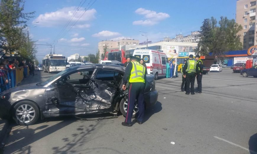 ДТП на Слобожанском проспекте: ДТП на Слобожанском проспекте: