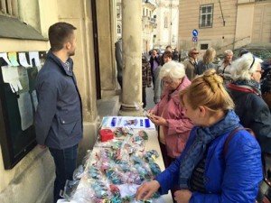 У Відні продавали писанки та вишиті рушнички, які створили тернопільські волонтери (фото) (фото) - фото 1 У Відні продавали писанки та вишиті рушнички, які створили тернопільські волонтери (фото) (фото) - фото 1