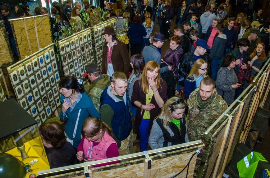В Днепропетровске открыли самую большую в Украине выставку шевронов (ФОТО) (фото) - фото 1 В Днепропетровске открыли самую большую в Украине выставку шевронов (ФОТО) (фото) - фото 1