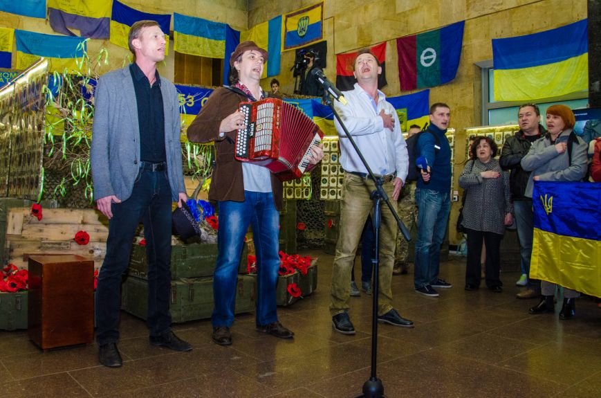 В Днепропетровске открыли самую большую в Украине выставку шевронов (ФОТО) (фото) - фото 1 В Днепропетровске открыли самую большую в Украине выставку шевронов (ФОТО) (фото) - фото 1