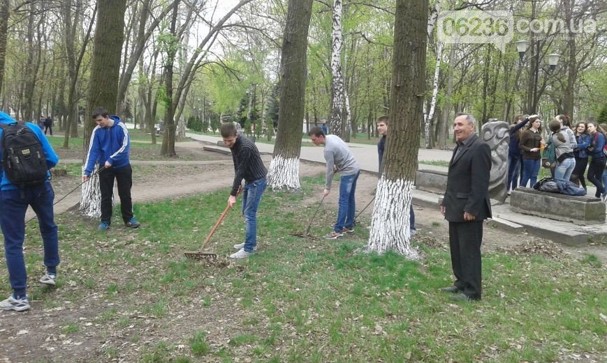 В Авдеевке прошел общегородской субботник (ФОТО) (фото) - фото 1 В Авдеевке прошел общегородской субботник (ФОТО) (фото) - фото 1