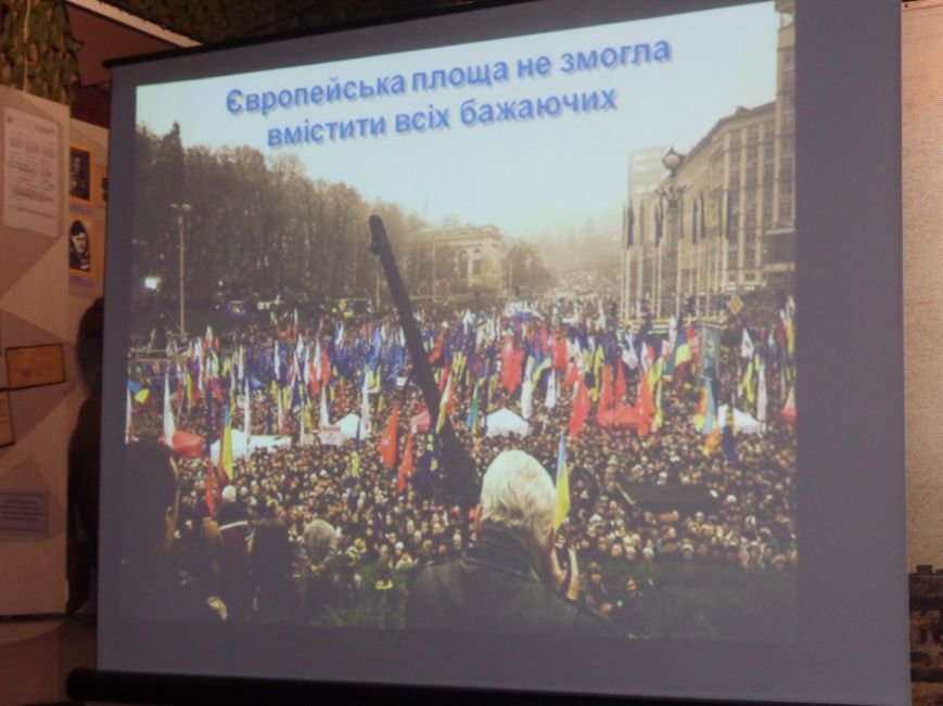 «…За Україну, за її волю, за честь, за славу, за народ» - в Красноармейском историческом музее по-новому взглянули на памятники (фото) - фото 3 «…За Україну, за її волю, за честь, за славу, за народ» - в Красноармейском историческом музее по-новому взглянули на памятники (фото) - фото 3