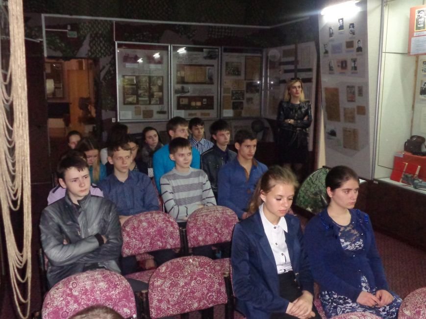 «…За Україну, за її волю, за честь, за славу, за народ» - в Красноармейском историческом музее по-новому взглянули на памятники (фото) - фото 6 «…За Україну, за її волю, за честь, за славу, за народ» - в Красноармейском историческом музее по-новому взглянули на памятники (фото) - фото 6