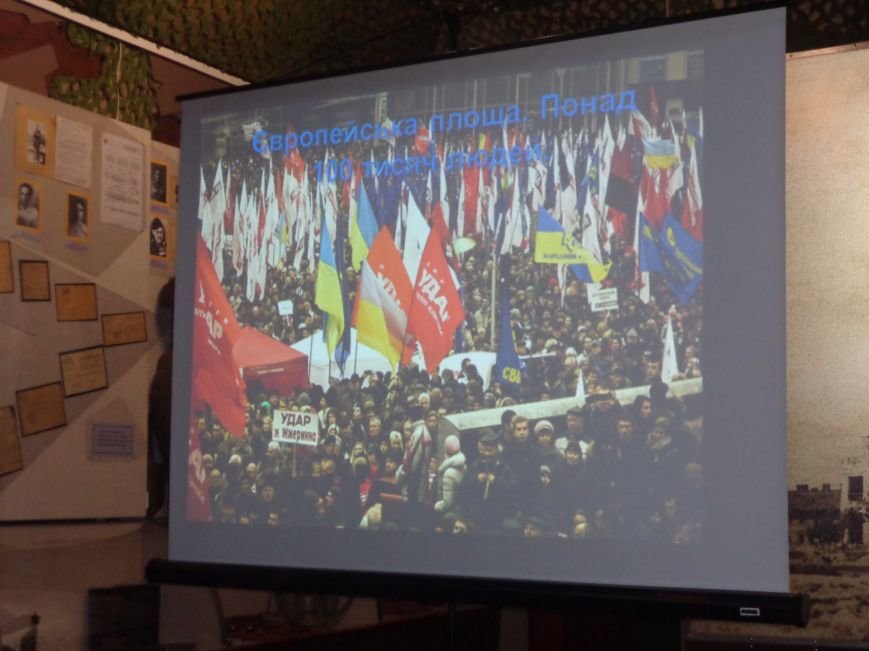 «…За Україну, за її волю, за честь, за славу, за народ» - в Красноармейском историческом музее по-новому взглянули на памятники (фото) - фото 2 «…За Україну, за її волю, за честь, за славу, за народ» - в Красноармейском историческом музее по-новому взглянули на памятники (фото) - фото 2