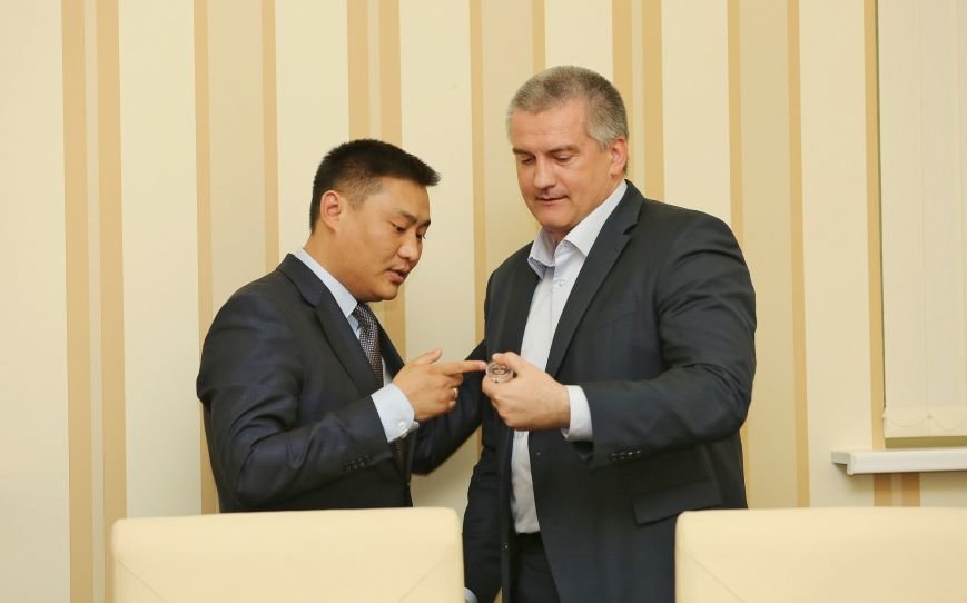 Аксёнов встретился с молодыми законодателями при Совете Федерации Федерального Собрания РФ (ФОТО) (фото) - фото 1 Аксёнов встретился с молодыми законодателями при Совете Федерации Федерального Собрания РФ (ФОТО) (фото) - фото 1
