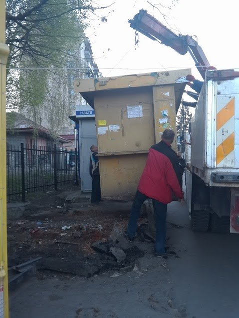 У Тернополі демонтують У Тернополі демонтують