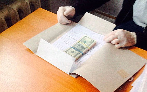 С начала года на Днепропетровщине сотрудинками УЗЭ задержан 31 чиновник-взяточник (ФОТО) (фото) - фото 1 С начала года на Днепропетровщине сотрудинками УЗЭ задержан 31 чиновник-взяточник (ФОТО) (фото) - фото 1