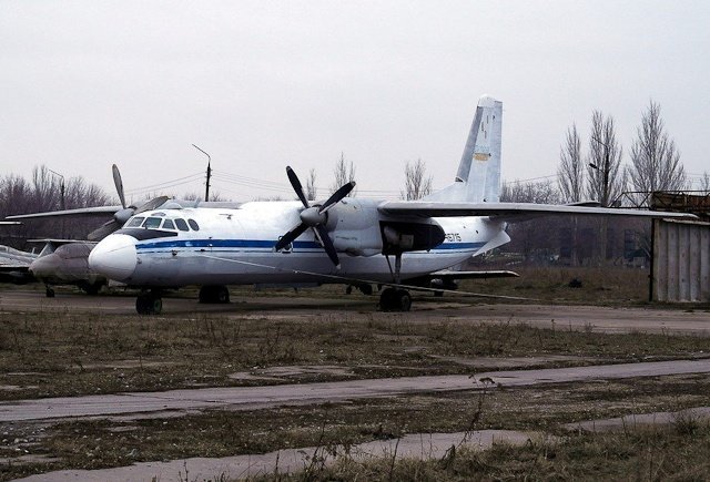 Зона отчуждения: Мертвый военный городок и кладбище самолетов под Днепропетровском (ФОТО) (фото) - фото 25 Зона отчуждения: Мертвый военный городок и кладбище самолетов под Днепропетровском (ФОТО) (фото) - фото 25