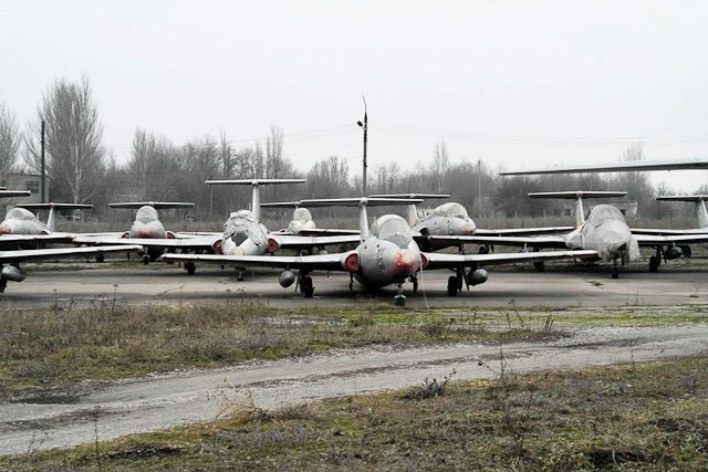 Зона отчуждения: Мертвый военный городок и кладбище самолетов под Днепропетровском (ФОТО) (фото) - фото 29 Зона отчуждения: Мертвый военный городок и кладбище самолетов под Днепропетровском (ФОТО) (фото) - фото 29