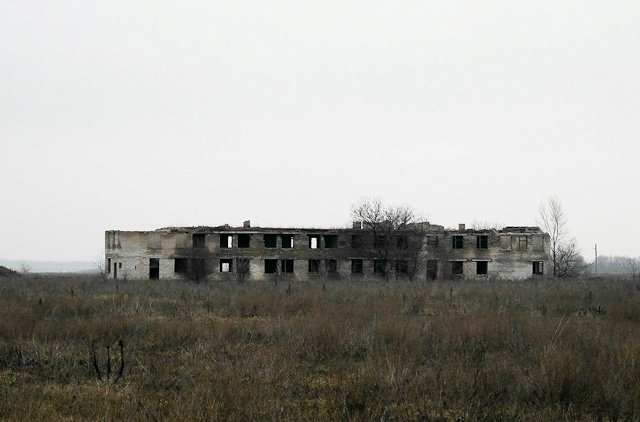 Зона отчуждения: Мертвый военный городок и кладбище самолетов под Днепропетровском (ФОТО) (фото) - фото 26 Зона отчуждения: Мертвый военный городок и кладбище самолетов под Днепропетровском (ФОТО) (фото) - фото 26