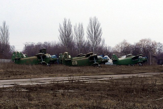 Зона отчуждения: Мертвый военный городок и кладбище самолетов под Днепропетровском (ФОТО) (фото) - фото 30 Зона отчуждения: Мертвый военный городок и кладбище самолетов под Днепропетровском (ФОТО) (фото) - фото 30