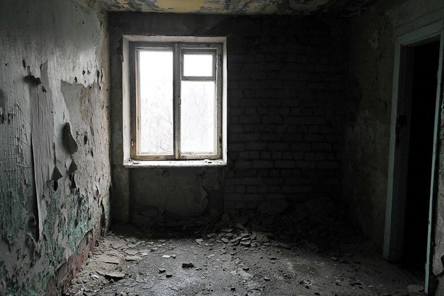 Зона отчуждения: Мертвый военный городок и кладбище самолетов под Днепропетровском (ФОТО) (фото) - фото 17 Зона отчуждения: Мертвый военный городок и кладбище самолетов под Днепропетровском (ФОТО) (фото) - фото 17