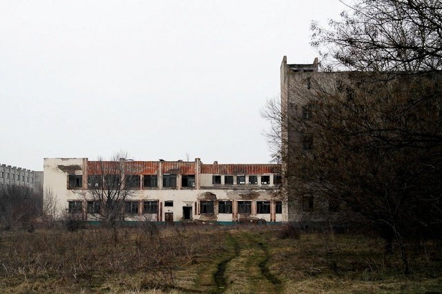 Зона отчуждения: Мертвый военный городок и кладбище самолетов под Днепропетровском (ФОТО) (фото) - фото 8 Зона отчуждения: Мертвый военный городок и кладбище самолетов под Днепропетровском (ФОТО) (фото) - фото 8
