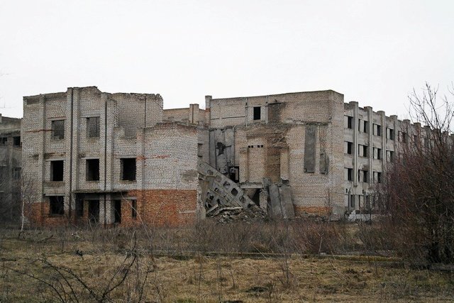 Зона отчуждения: Мертвый военный городок и кладбище самолетов под Днепропетровском (ФОТО) (фото) - фото 22 Зона отчуждения: Мертвый военный городок и кладбище самолетов под Днепропетровском (ФОТО) (фото) - фото 22