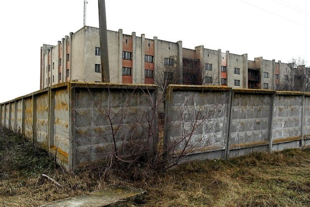 Зона отчуждения: Мертвый военный городок и кладбище самолетов под Днепропетровском (ФОТО) (фото) - фото 6 Зона отчуждения: Мертвый военный городок и кладбище самолетов под Днепропетровском (ФОТО) (фото) - фото 6