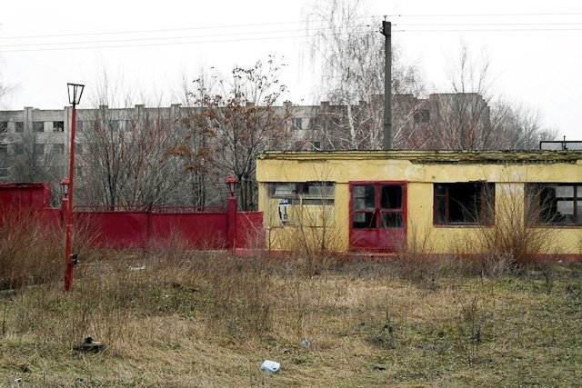 Зона отчуждения: Мертвый военный городок и кладбище самолетов под Днепропетровском (ФОТО) (фото) - фото 5 Зона отчуждения: Мертвый военный городок и кладбище самолетов под Днепропетровском (ФОТО) (фото) - фото 5