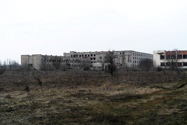 Зона отчуждения: Мертвый военный городок и кладбище самолетов под Днепропетровском (ФОТО) (фото) - фото 7 Зона отчуждения: Мертвый военный городок и кладбище самолетов под Днепропетровском (ФОТО) (фото) - фото 7