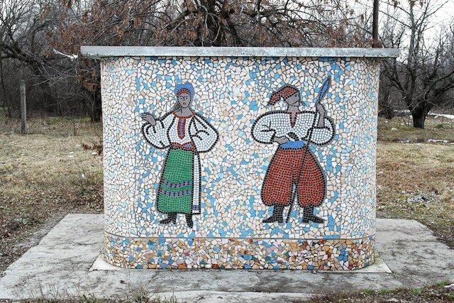 Зона отчуждения: Мертвый военный городок и кладбище самолетов под Днепропетровском (ФОТО) (фото) - фото 2 Зона отчуждения: Мертвый военный городок и кладбище самолетов под Днепропетровском (ФОТО) (фото) - фото 2