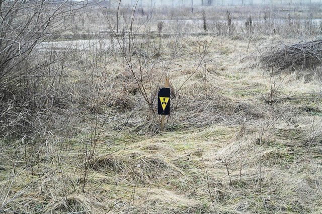 Зона отчуждения: Мертвый военный городок и кладбище самолетов под Днепропетровском (ФОТО) (фото) - фото 23 Зона отчуждения: Мертвый военный городок и кладбище самолетов под Днепропетровском (ФОТО) (фото) - фото 23