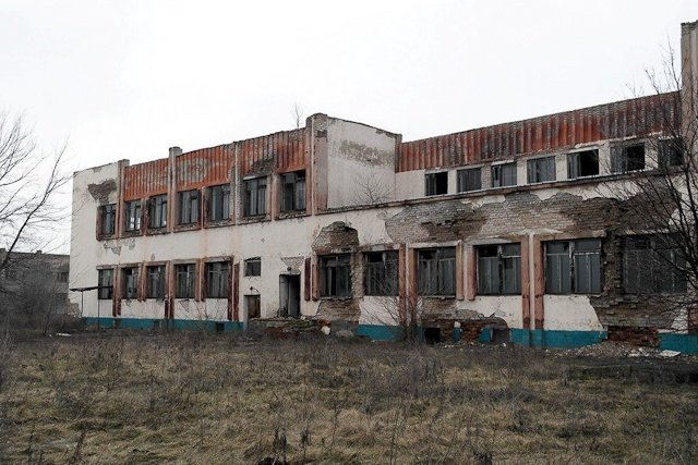 Зона отчуждения: Мертвый военный городок и кладбище самолетов под Днепропетровском (ФОТО) (фото) - фото 21 Зона отчуждения: Мертвый военный городок и кладбище самолетов под Днепропетровском (ФОТО) (фото) - фото 21
