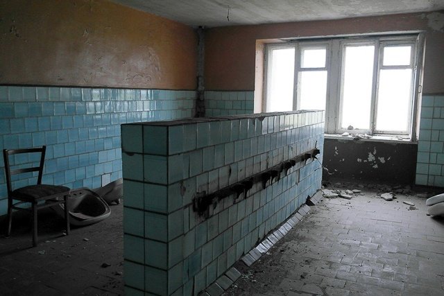 Зона отчуждения: Мертвый военный городок и кладбище самолетов под Днепропетровском (ФОТО) (фото) - фото 16 Зона отчуждения: Мертвый военный городок и кладбище самолетов под Днепропетровском (ФОТО) (фото) - фото 16