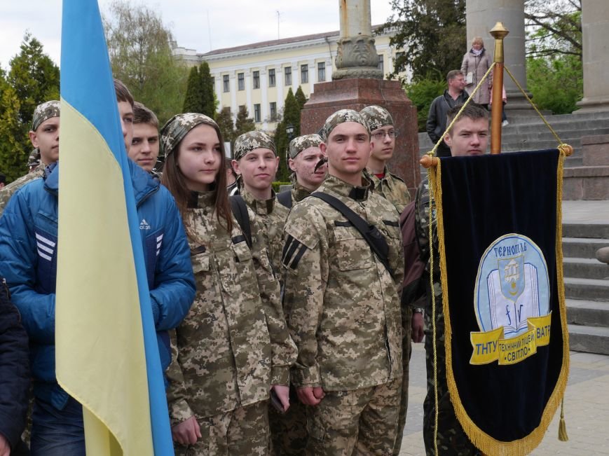 У центрі Тернополя пройшло масштабне патріотичне дійство (Фото) (фото) - фото 4 У центрі Тернополя пройшло масштабне патріотичне дійство (Фото) (фото) - фото 4