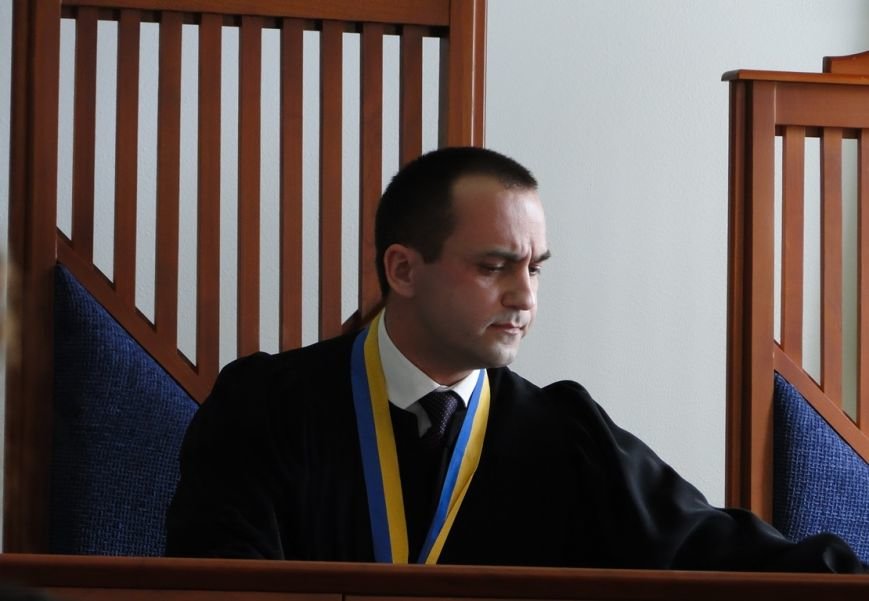 Після чергового перенесення засідання у бік судді пролунало «Ганьба!» (Фото) (фото) - фото 2 Після чергового перенесення засідання у бік судді пролунало «Ганьба!» (Фото) (фото) - фото 2