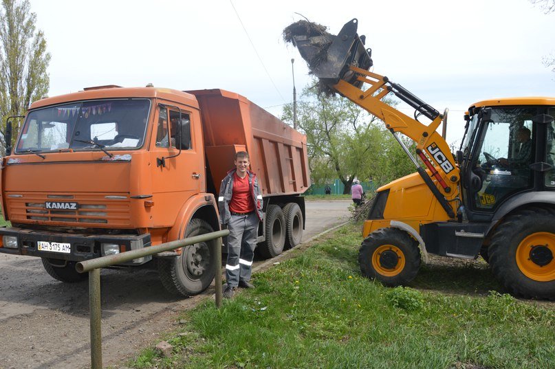 При поддержке градообразущего АКХЗ авдеевские коммунальщики благоустраивают город (ФОТО) (фото) - фото 1 При поддержке градообразущего АКХЗ авдеевские коммунальщики благоустраивают город (ФОТО) (фото) - фото 1