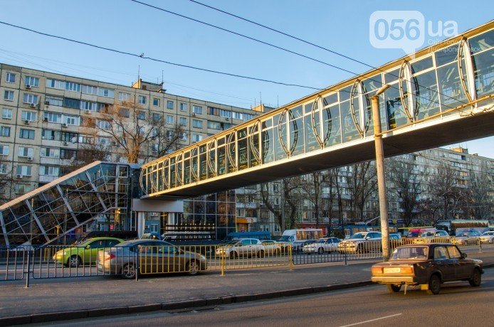 На Слобожанском проспекте запустили надземный переход (фото) - фото 1 На Слобожанском проспекте запустили надземный переход (фото) - фото 1