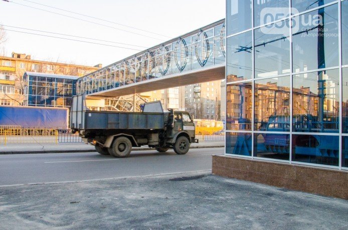 На Слобожанском проспекте запустили надземный переход (фото) - фото 2 На Слобожанском проспекте запустили надземный переход (фото) - фото 2