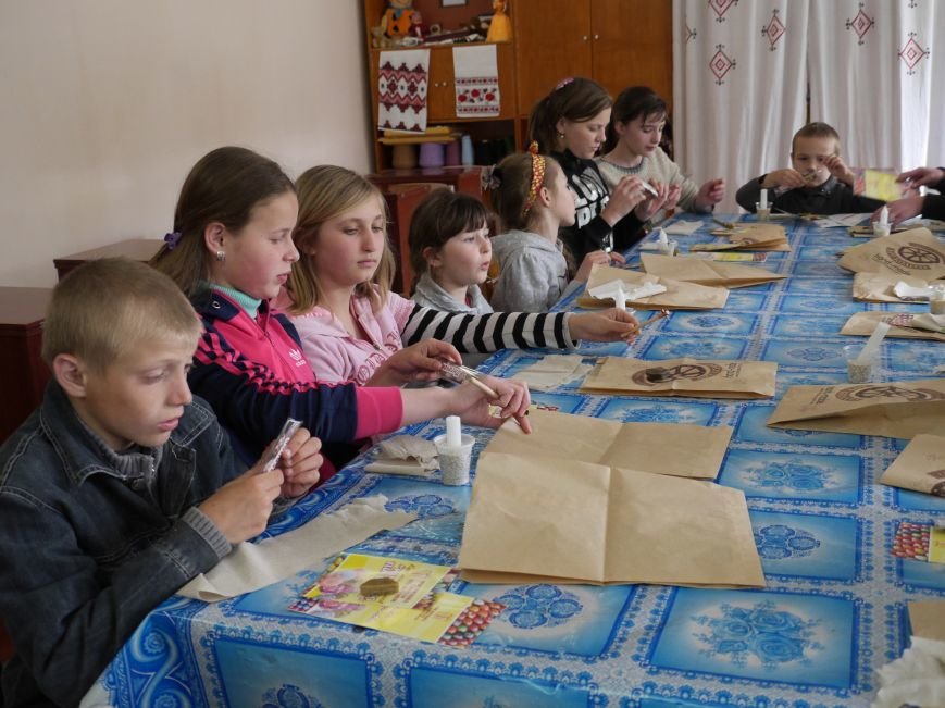 “МРІЯ Агрохолдинг” організовує для дітей майстер-класи із писанкарства (Фото) (фото) - фото 3 “МРІЯ Агрохолдинг” організовує для дітей майстер-класи із писанкарства (Фото) (фото) - фото 3